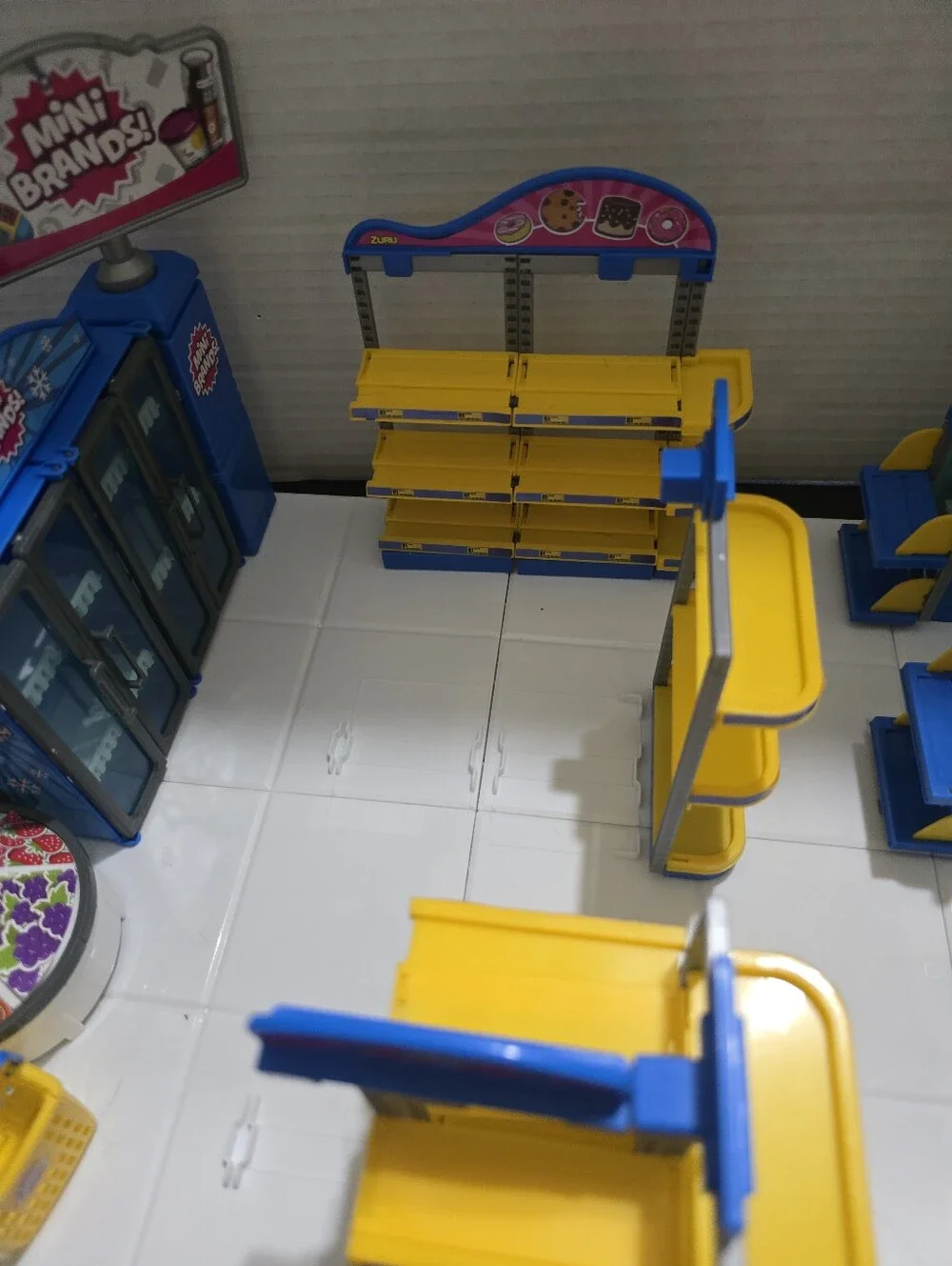 Mini Brands! Series 4 Mini Mart! Pretend Building Toy Grocery Store ZURU brand